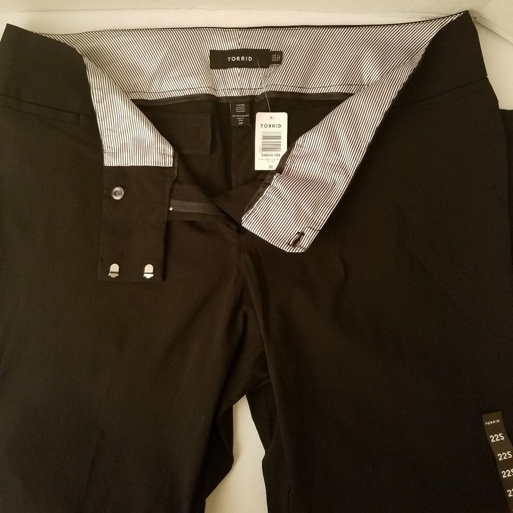 torrid : Black Flat Front Relaxed Trouser : 22 S